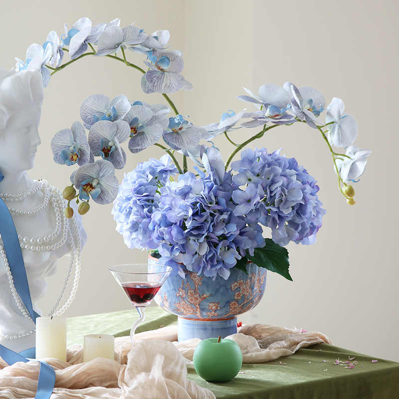 Decorate Blue-and-white Porcelain Vases For The New Year
