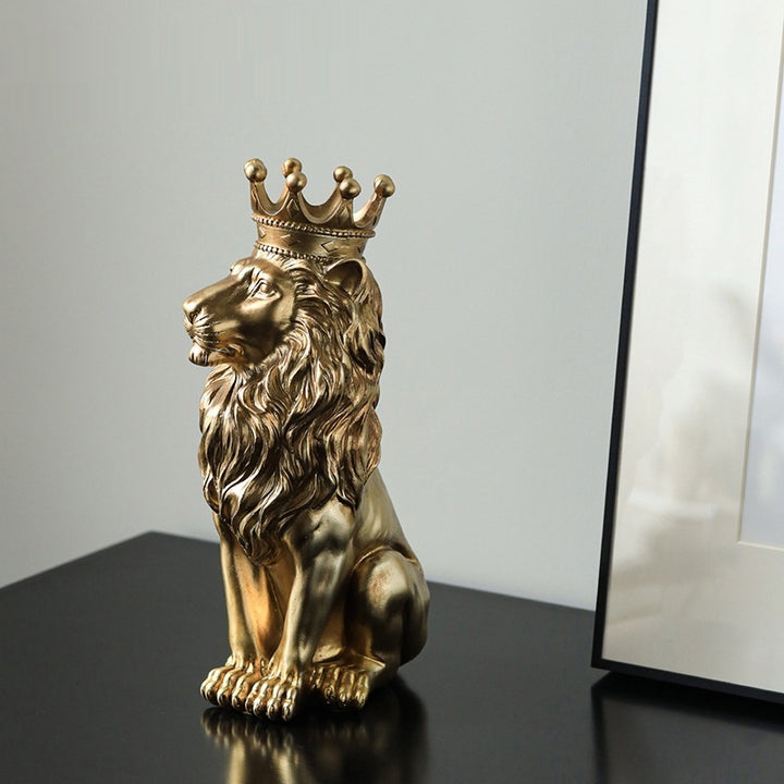 Light-luxury Vintage Crown Lion Decorative Sculpture