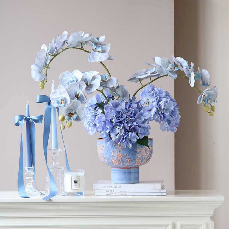 Decorate Blue-and-white Porcelain Vases For The New Year